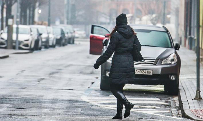 ledovka, chodec, silnice