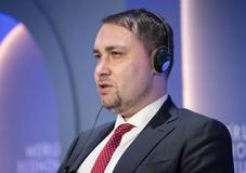 Tváře zlomového setkání. K jednomu stolu poprvé usednou Ukrajinci, Rusové i Američané