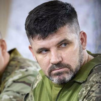 Tváře zlomového setkání. K jednomu stolu poprvé usednou Ukrajinci, Rusové i Američané