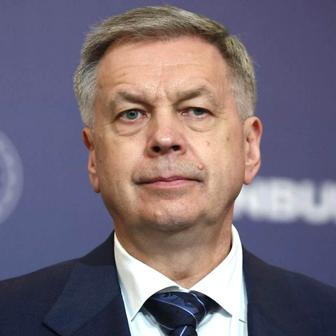 Tváře zlomového setkání. K jednomu stolu poprvé usednou Ukrajinci, Rusové i Američané