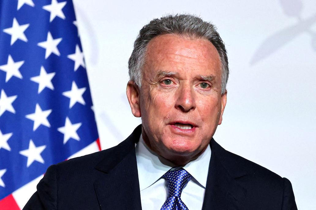 Tváře zlomového setkání. K jednomu stolu poprvé usednou Ukrajinci, Rusové i Američané