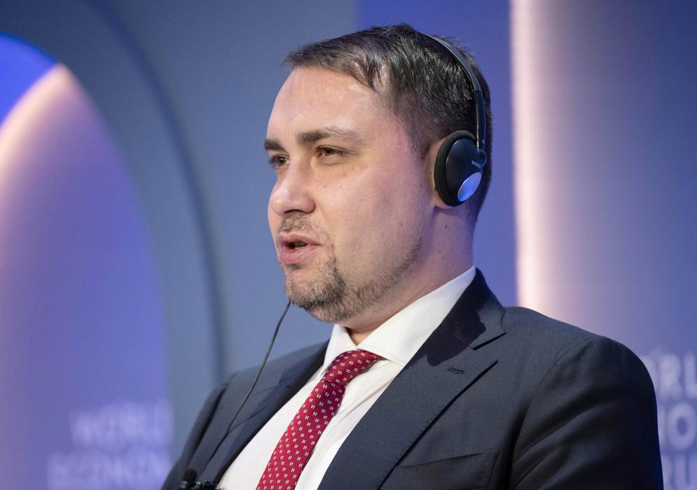 Tváře zlomového setkání. K jednomu stolu poprvé usednou Ukrajinci, Rusové i Američané