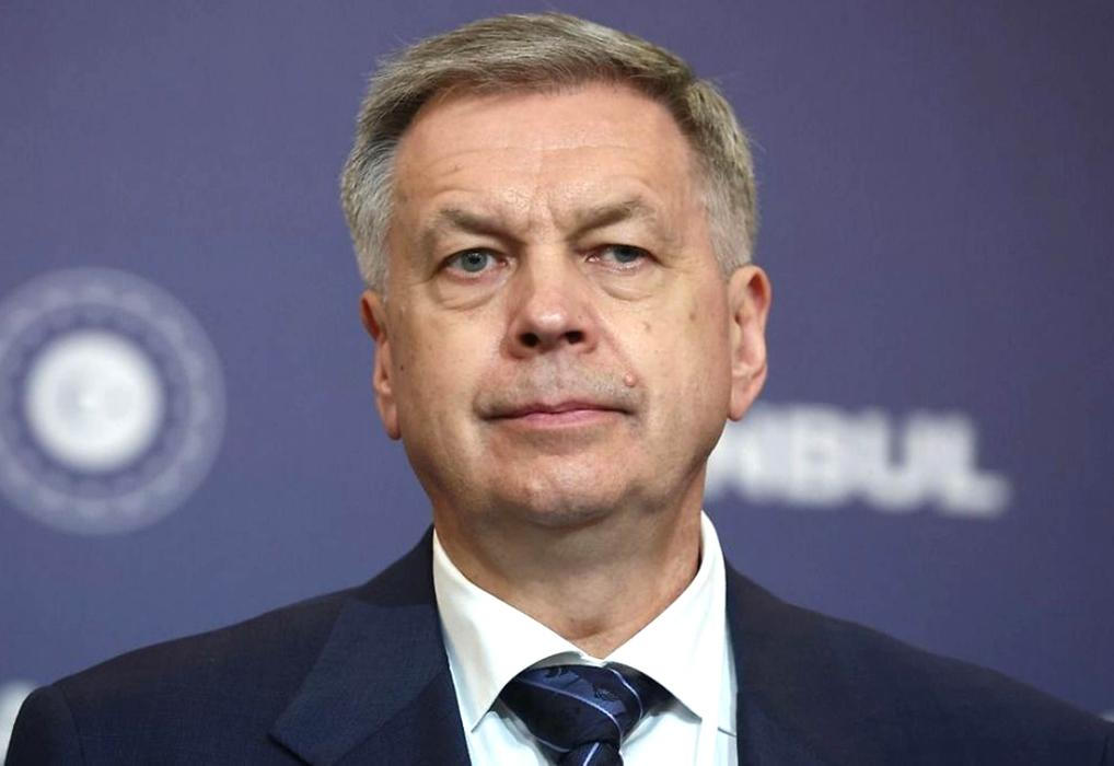 Tváře zlomového setkání. K jednomu stolu poprvé usednou Ukrajinci, Rusové i Američané