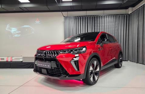 Mitsubishi poprvé v Česku uvedlo své nové SUV Grandis, které vychází z Renaultu Symbioz.