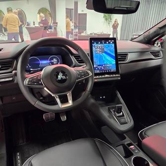 Interiér je až na logo prakticky totožný, nicméně vzhledem k uživatelské přívětivosti to není na škodu.