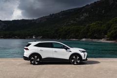 Výbava je až na detaily podobná.