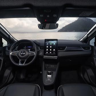 V nabídce jsou čtyři výbavové stupně, které mají pevně danou skladbu prvků, připlácet se dá za lakování, případně příslušenství.