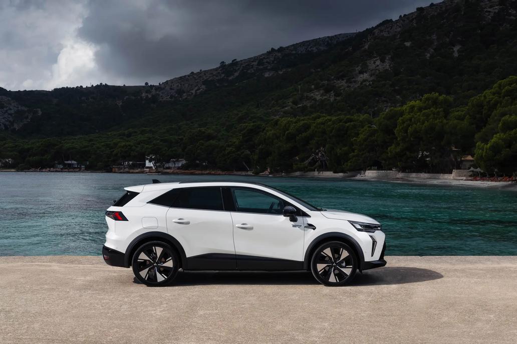 Výbava je až na detaily podobná.