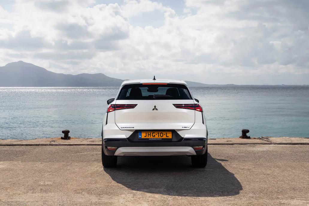 Po sklopení zadních sedadel vznikne 1682 litrů prostoru, jen u hybridu je nutné počítat s trochu menším základním objemem.