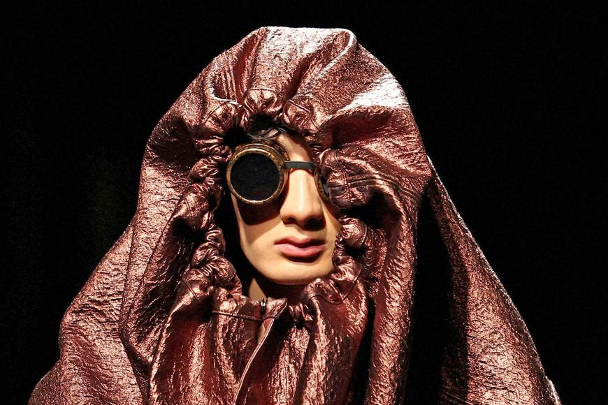 Škoda tyhle fotky minout: Tenis a haute couture, pozor "Čelisti" a ledový mráz