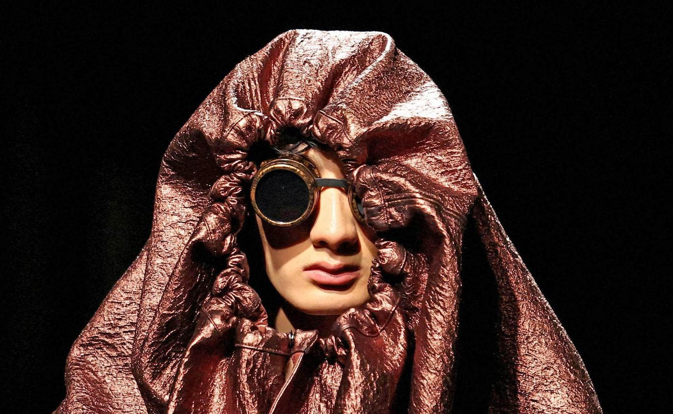 Škoda tyhle fotky minout: tenis a haute couture, pozor "Čelisti" a ledový mráz