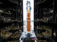 Škoda tyhle fotky minout: tenis a haute couture, pozor „Čelisti“ a ledový mráz