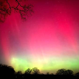 Škoda tyhle fotky minout: tenis a haute couture, pozor „Čelisti“ a ledový mráz