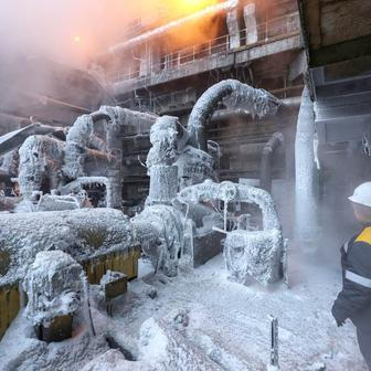 Škoda tyhle fotky minout: tenis a haute couture, pozor „Čelisti" a ledový mráz