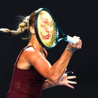 Škoda tyhle fotky minout: tenis a haute couture, pozor „Čelisti“ a ledový mráz