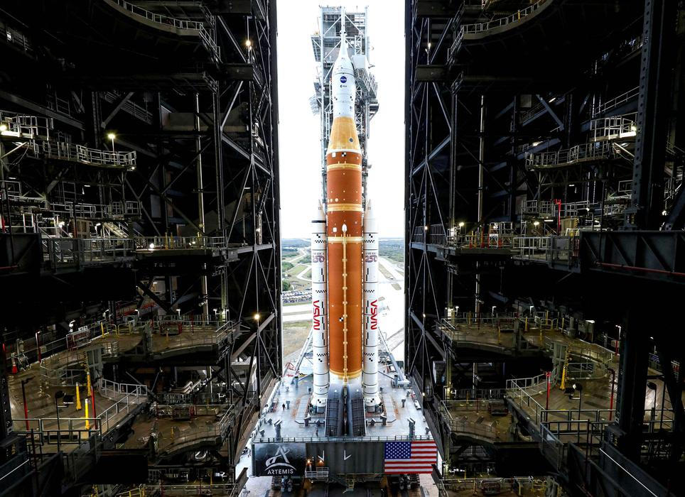 Škoda tyhle fotky minout: tenis a haute couture, pozor „Čelisti“ a ledový mráz