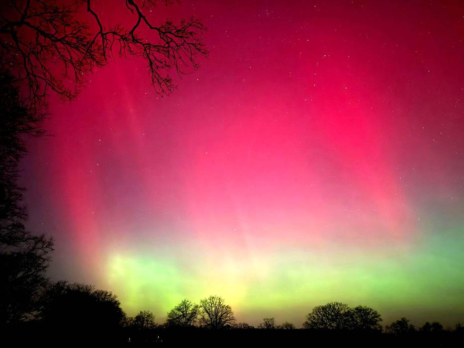 Škoda tyhle fotky minout: tenis a haute couture, pozor „Čelisti“ a ledový mráz