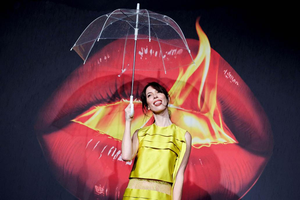 Škoda tyhle fotky minout: tenis a haute couture, pozor „Čelisti“ a ledový mráz