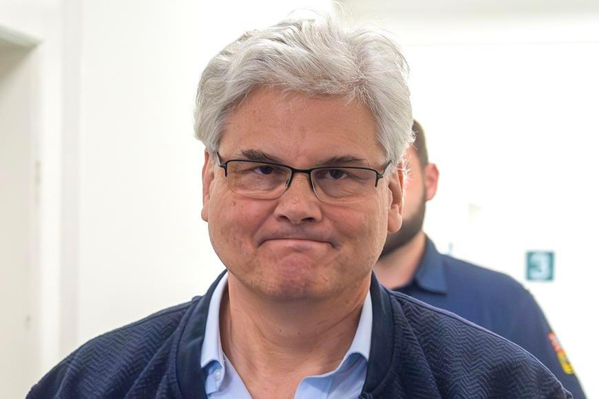 Exředitel Motola opouští vazbu, soud mu nařídil dohled