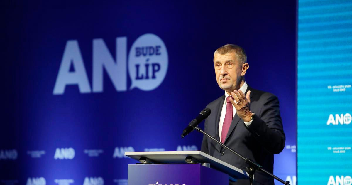 Sněm ANO: Babiš se rozčiluje s novináři, Brabec vtipkuje a delegáti "poslušně" volí