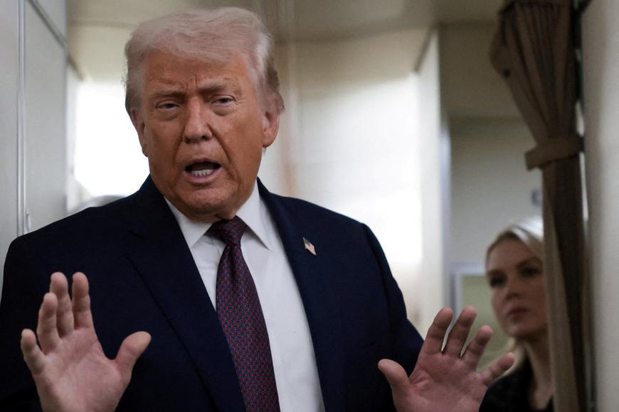 Trump po vlně kritiky za výroky o roli spojenců otočil a ocenil britské vojáky