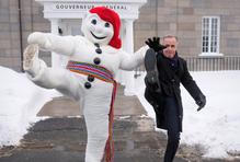 Škoda tyhle fotky minout: tenis a haute couture, pozor „Čelisti“ a ledový mráz