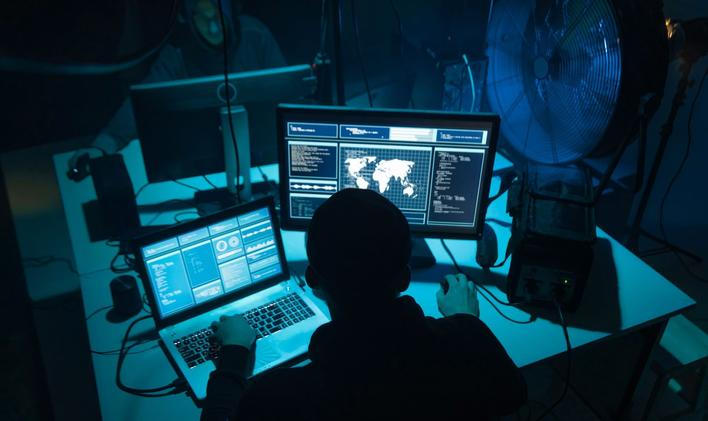 Ilustrační snímek / IT expert / Hacker / Počítač / Internet / Zahraniční / Informace / Síťě / Internet / Hrozba / Dezinformace