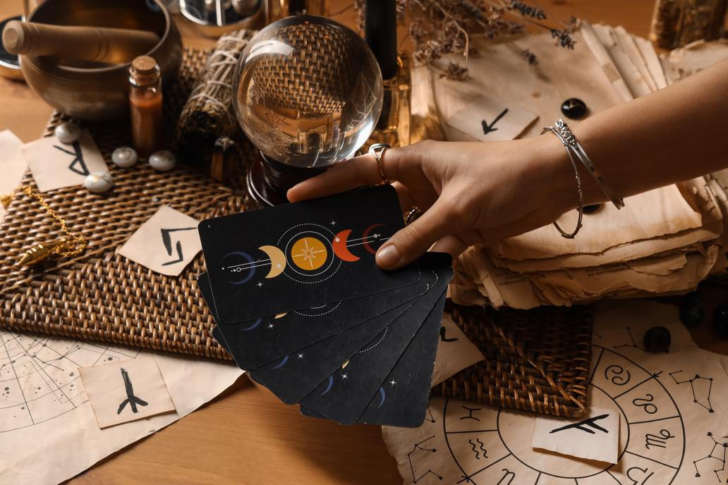 Fortune,Teller,With,Tarot,Cards,Reading,Future,At,Table