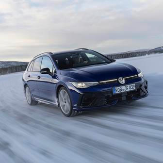 3. Volkswagen Golf – 24 857 prodaných kusů (meziročně -36,0 %)