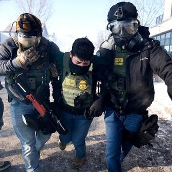 Smrt Alexe Prettiho šokuje Ameriku: tragédie, která ukazuje rozdělenou zemi