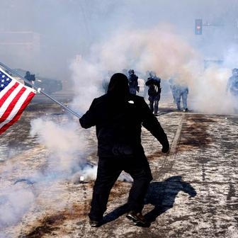 Smrt Alexe Prettiho šokuje Ameriku: tragédie, která ukazuje rozdělenou zemi