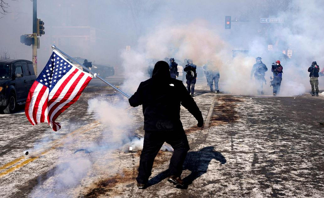 Smrt Alexe Prettiho šokuje Ameriku: tragédie, která ukazuje rozdělenou zemi