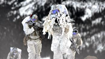 U.S. Navy SEALs Winter camouflage operations