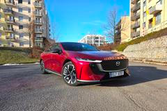 Mazda 6e je elektrický liftback začínající na 1 069 900 korunách.