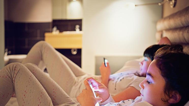 ilustrační fotografie, technologie, děti, dítě, tablet, mobil, 2017