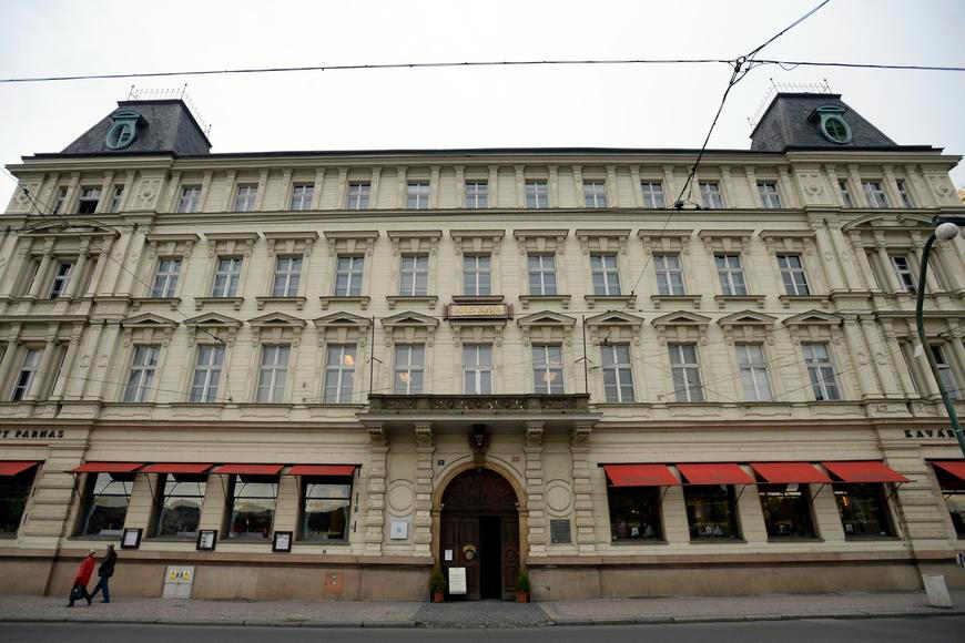 FAMU slaví 80 let, oslavy zahájí legendární žurnál Menzela a Chytilové