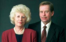 Třicet let bez Olgy Havlové. Síla, laskavost i humor první dámy svobody.