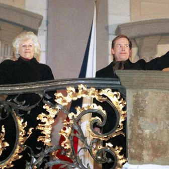 Třicet let bez Olgy Havlové. Síla, laskavost i humor první dámy svobody.