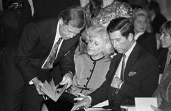 Třicet let bez Olgy Havlové. Síla, laskavost i humor první dámy svobody.