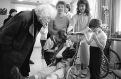 Třicet let bez Olgy Havlové. Síla, laskavost i humor první dámy svobody.