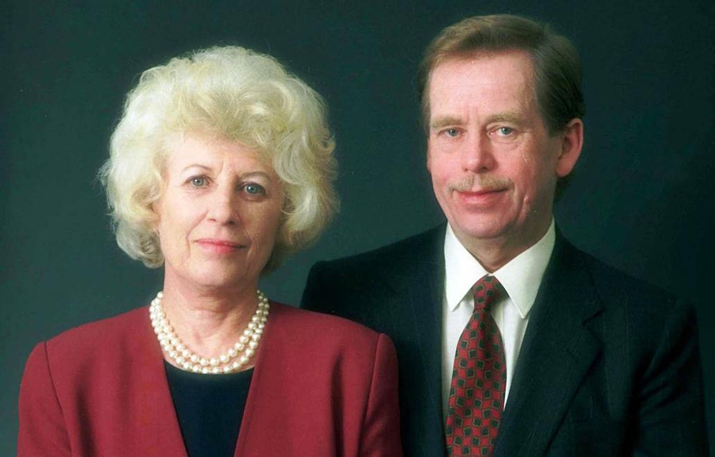 Třicet let bez Olgy Havlové. Síla, laskavost i humor první dámy svobody.