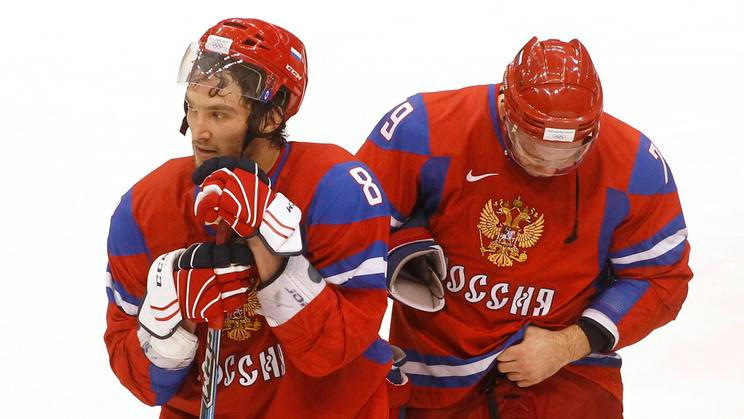 Alexandr Ovečkin a Andrej Markov po vyřazení Rusů na OH ve Vancouveru 2010