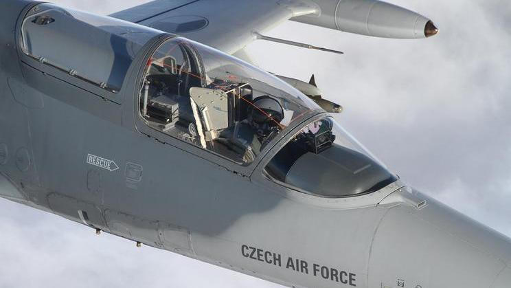 Macinka tvrdí, že stejně jako v případě muniční iniciativy by dokázal zatlačit na Tomia Okamuru, ať souhlasí i s předáním čtyř letadel L-159 Alca ukrajinské armádě.