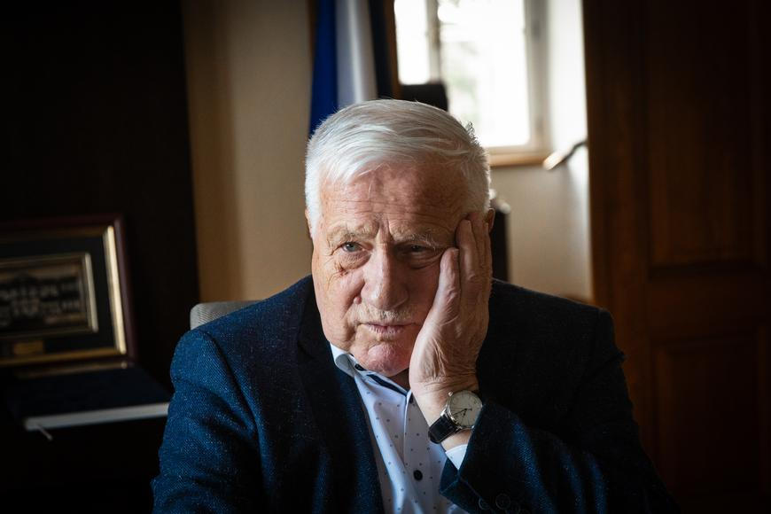 "Taktická chyba, neměl se do toho pouštět." Exprezident Klaus zkritizoval Macinku