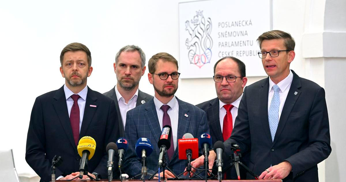 Vystřízlivění po líbánkách: Má opozice proti Babišovi šanci? Experti to vidí jasně