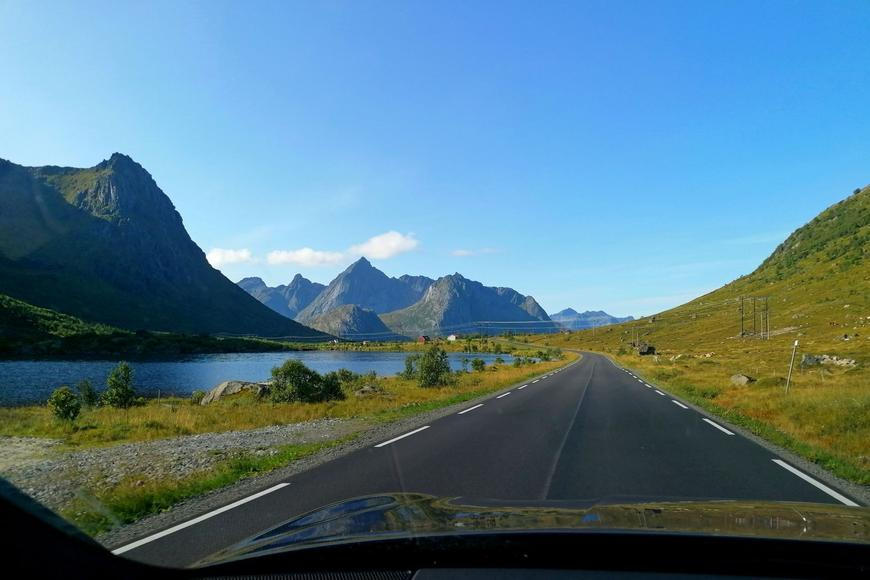 Už žádní mrtví na silnicích. Norsko zvažuje snížit rychlost aut na tempo hlemýždě