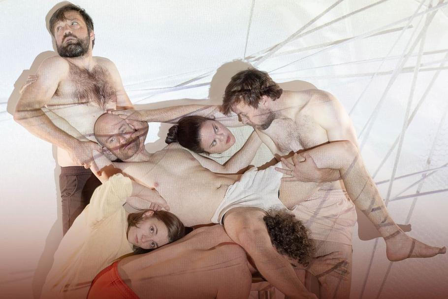 Z divadelní inscenace Satan v Goraji.