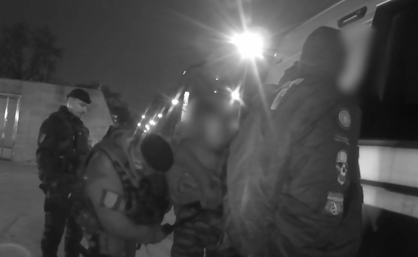 Policisté zadrželi čtyři muže, kteří na hlavním nádraží napadli dva poškozené. Všichni zúčastnění jsou příznivci subkultury skinheads.