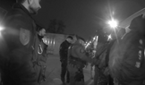 Nedaleko místa incidentu se v té době nacházeli policisté ze speciální pořádkové jednotky.