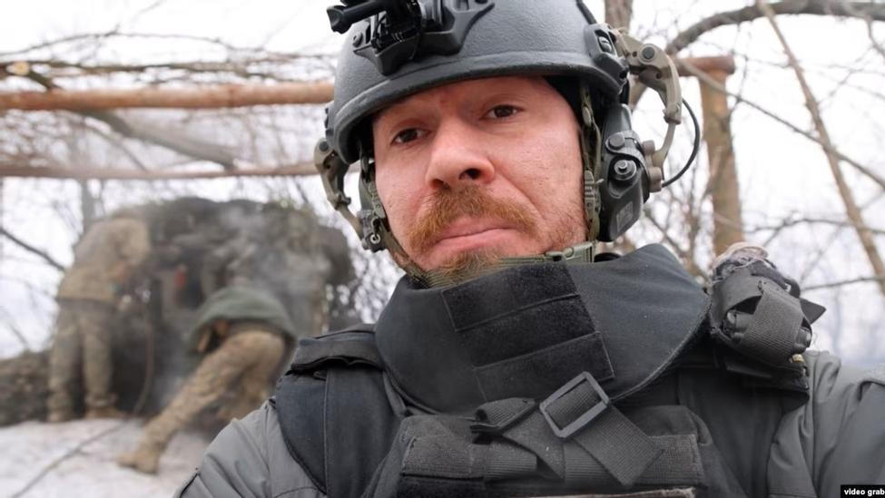 "Běžel jsem pro dítě na pohovce, vynesl jej z bytu, dal ho jednomu ze sousedů a vběhl zpátky dovnitř,“ popisuje Marian Kušnir, válečný zpravodaj Rádia Svoboda.